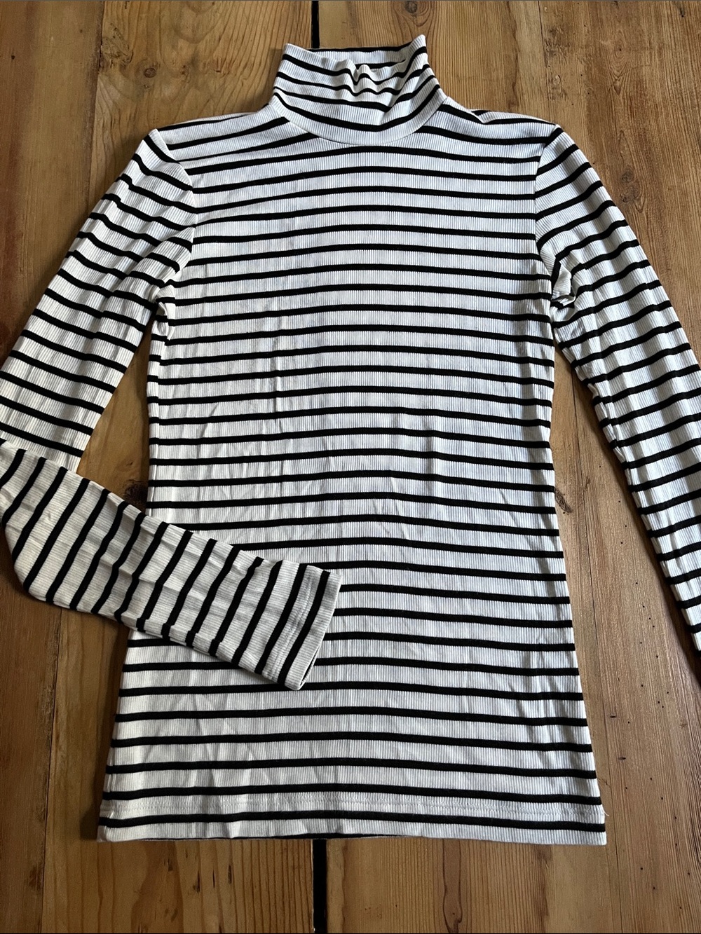 WILFRED (Aritzia) S Black & White Mock Neck Ribbed Silky Soft Top Blouse